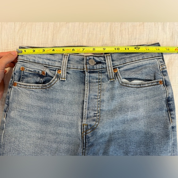 Levi's Women's High-Rise Wedgie Straight Cropped Jeans Size 28 - Picture 5 of 9
